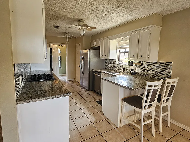 2402 Emerson Ct — Photo 12