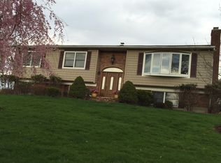 4 Shana Ln, Mahopac, NY 10541