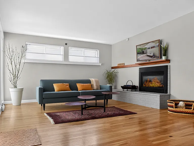 Spacious living room