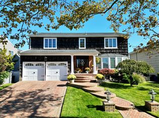 246 Lagoon Dr W, Lido Beach, NY 11561