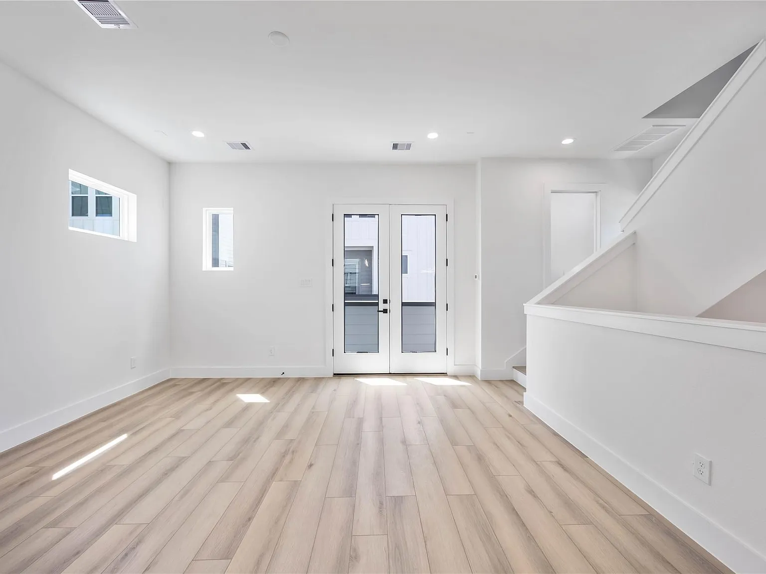3 bed, 3.5 bath, 1732 sqft, $2,295 — Photo 4