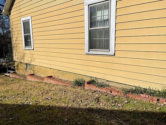 2nd image of 256 Park Cir