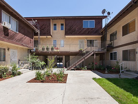 2nd image of 718 N Raymond Ave Unit 2