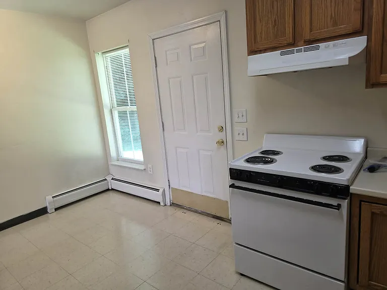 18 Main St #10 — Photo 15