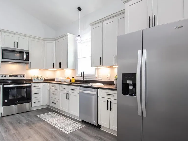 1491 E State St — Photo 3