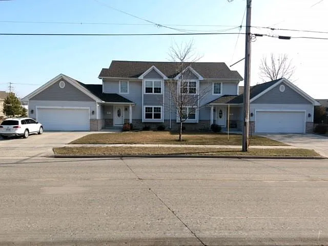 324 W Chestnut St — Photo 1