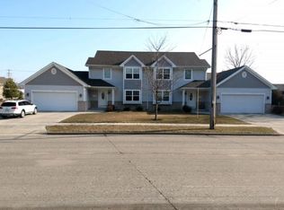 324 W Chestnut St, Burlington, WI
