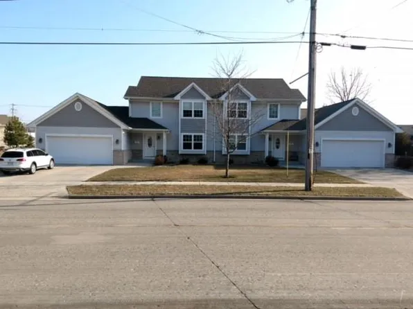 324 W Chestnut St, Burlington, WI 53105