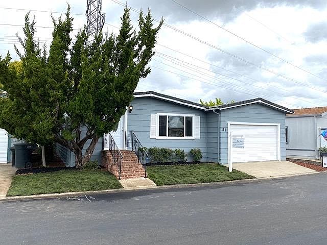 1st image of 51 Hancock Dr