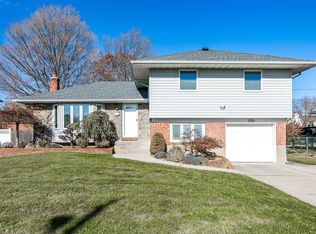 293 N Richmond Ave, Massapequa, NY 11758
