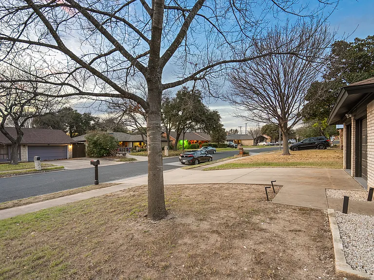 10803 Burnwood Dr — Photo 45