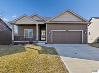 8006 S 190th St, Omaha, NE 68136