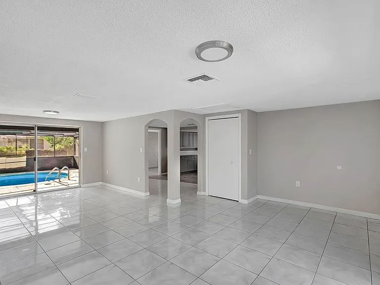 7210 Parrot Dr — Photo 9