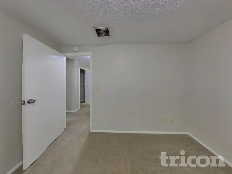 8338 Knotts Landing Dr E — Photo 9