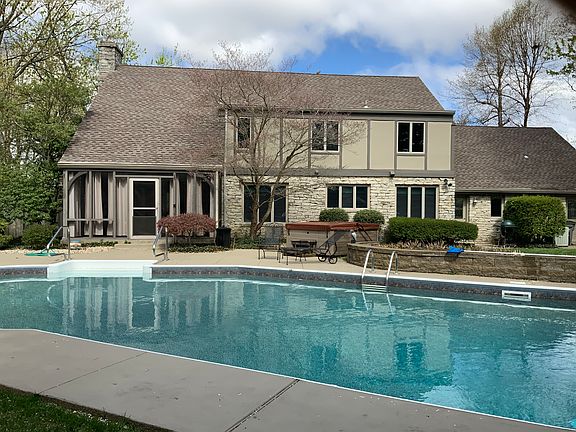 2nd image of 530 Robin Hood Dr