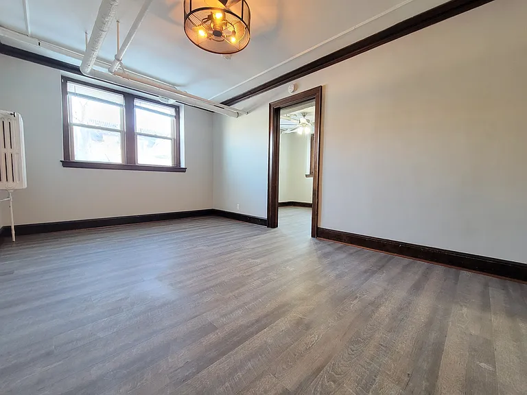 Raymond Apartments — Photo 17