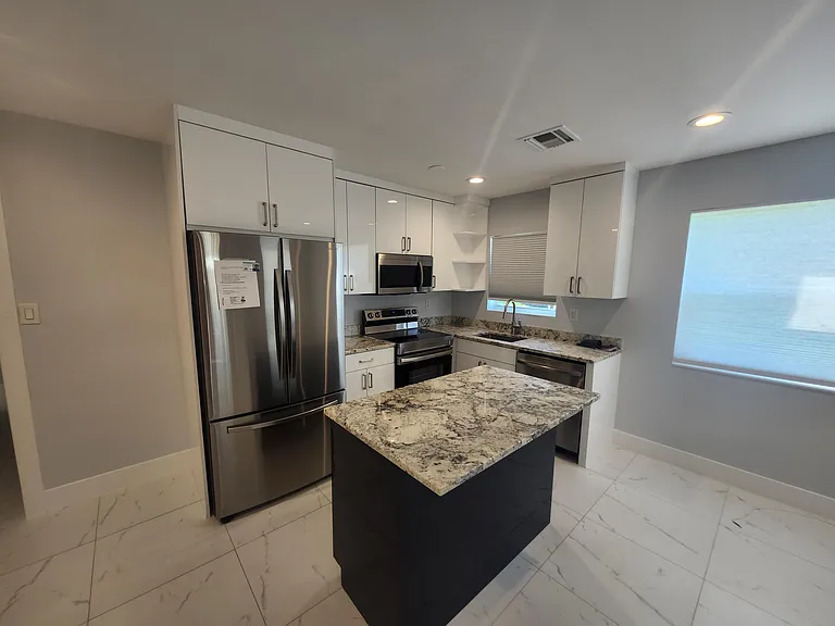 511 N 60th Way E #EAST — Photo 8