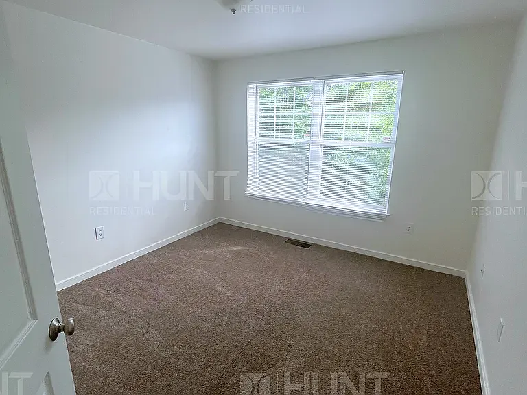 3 bed, 2.5 bath, 1650 sqft, $2,727 — Photo 3