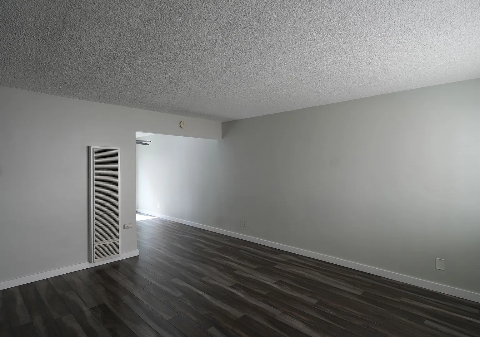887 Boswell Place — Photo 4