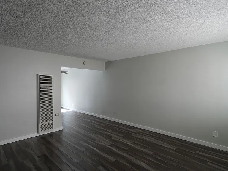 5309-11 Boswell Pl — Photo 4