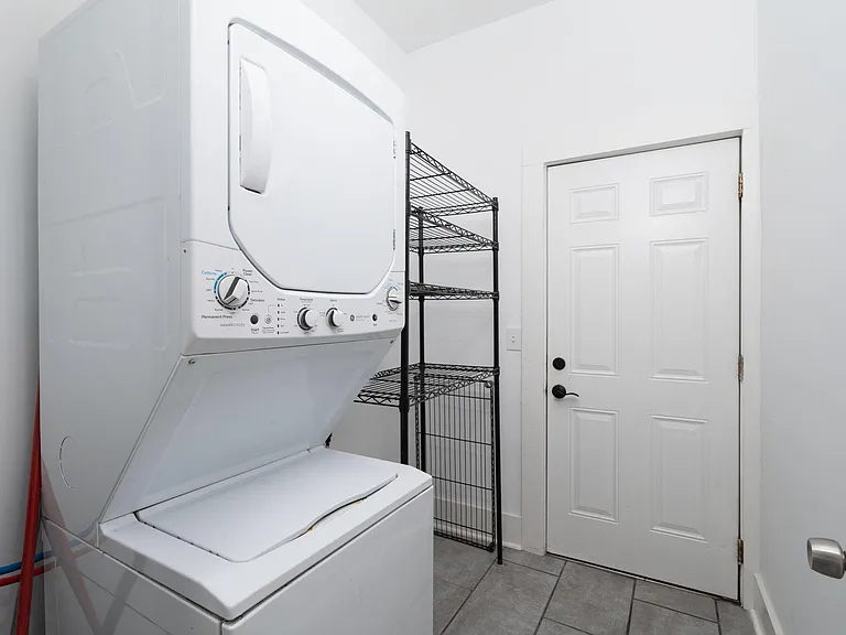 1911 Eva St — Photo 11
