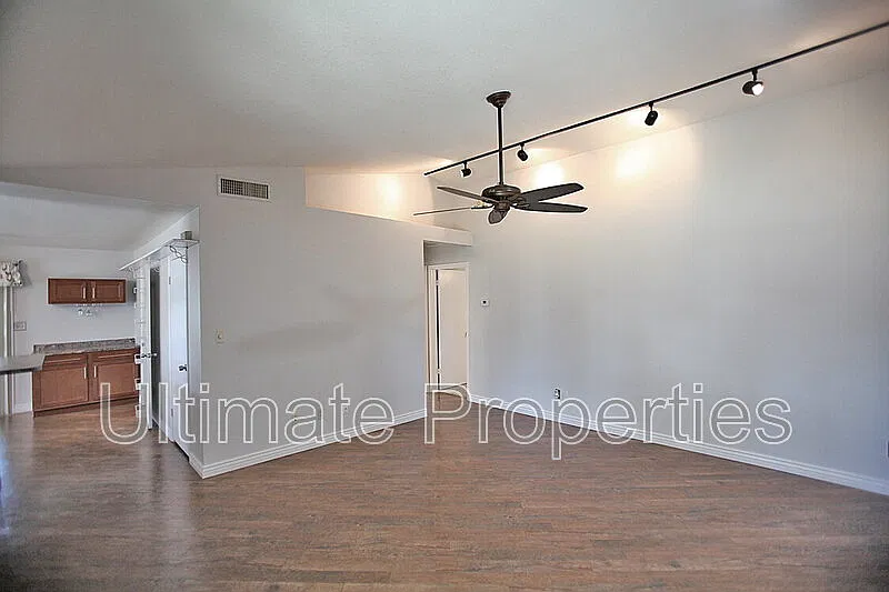 2 bed, 2.0 bath, 994 sqft, $1,495 — Photo 4