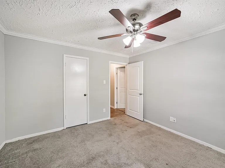 22203 Fincastle Dr — Photo 31