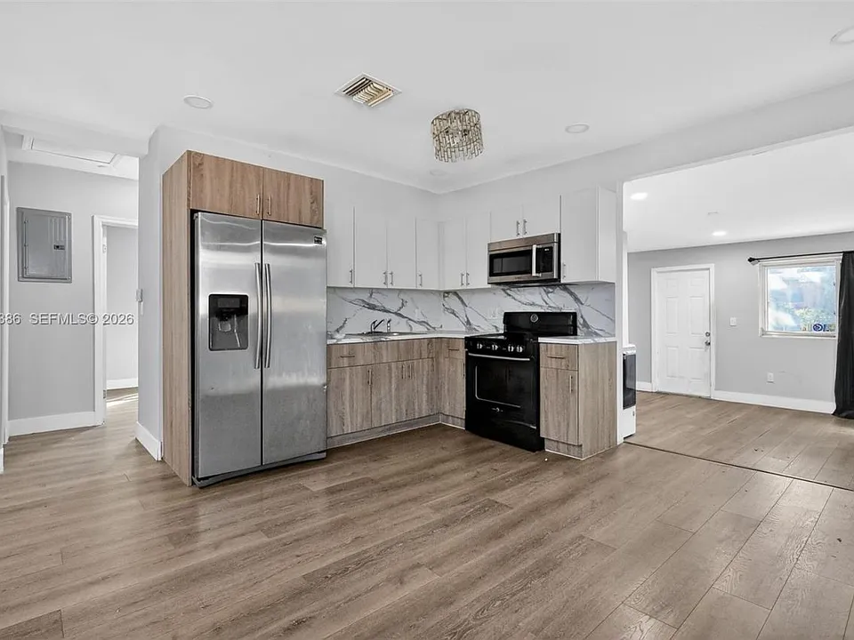 1880 NW 69th St