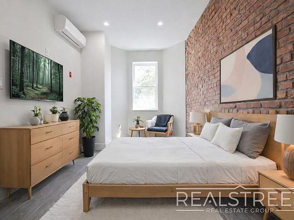 4th image of 2517 Bedford Ave APT 1B