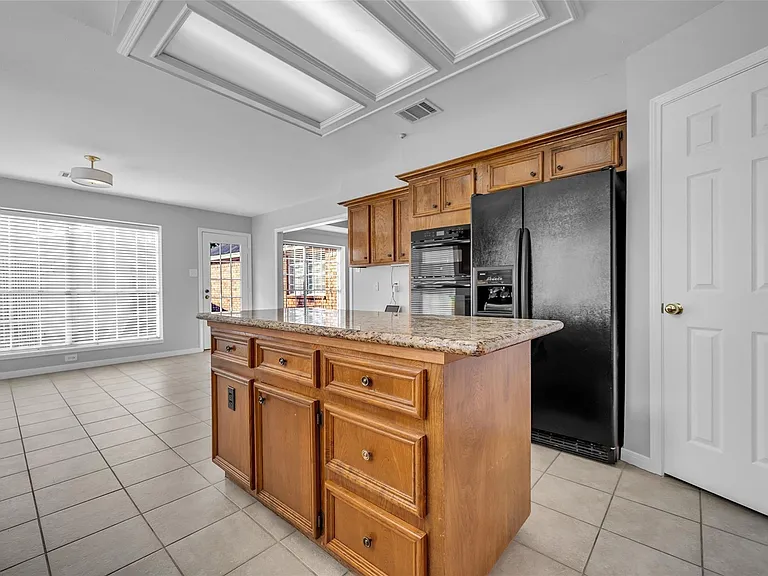 3827 Bratton St — Photo 16