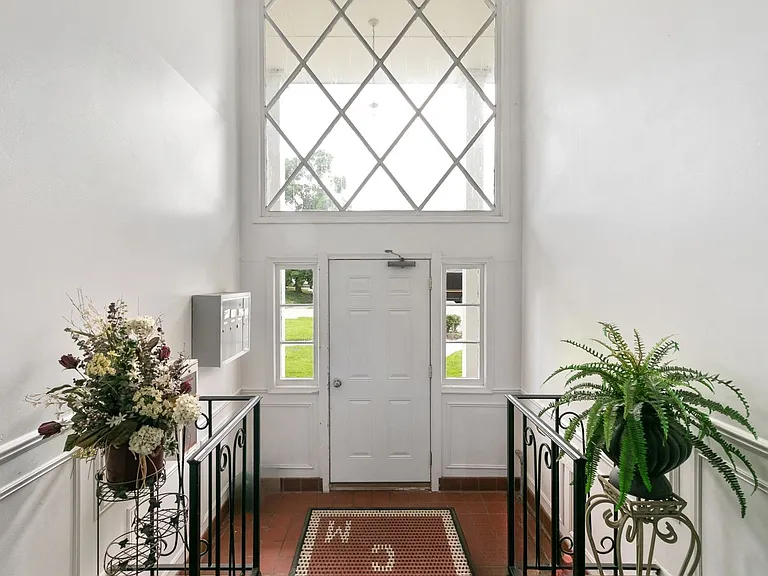 1815 Potomac Cir — Photo 4