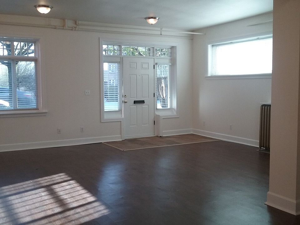 1st image of 205 19th Ave E #101