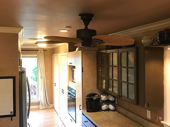 Two double-door pantries+++