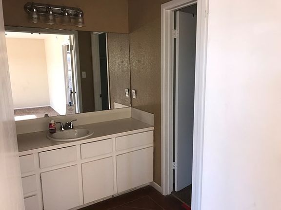 2nd image of 5208 Sunnyside Dr