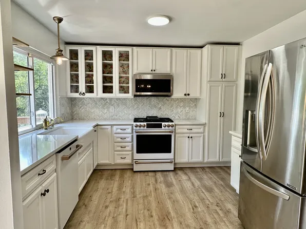 348 New Ballwin Rd, Ballwin, MO 63021