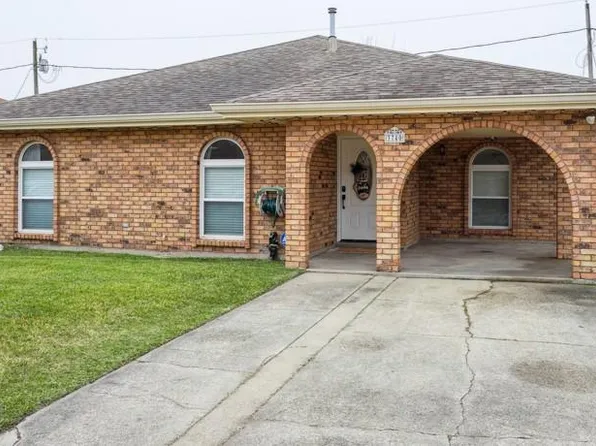 3740 Charles Dr, Chalmette, LA 70043