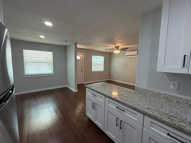 5800 Locke Ave #3 — Photo 6