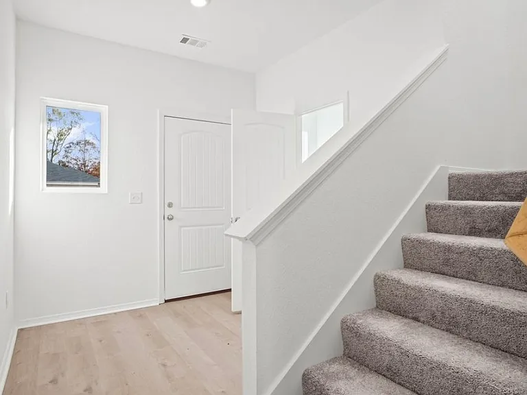 152 Meadow Dr — Photo 4