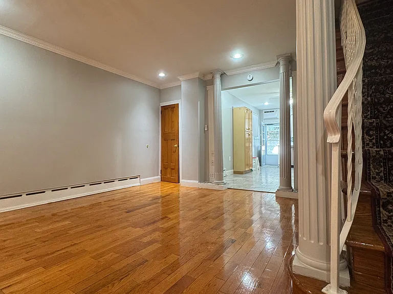 2427 S 6th St — Photo 3