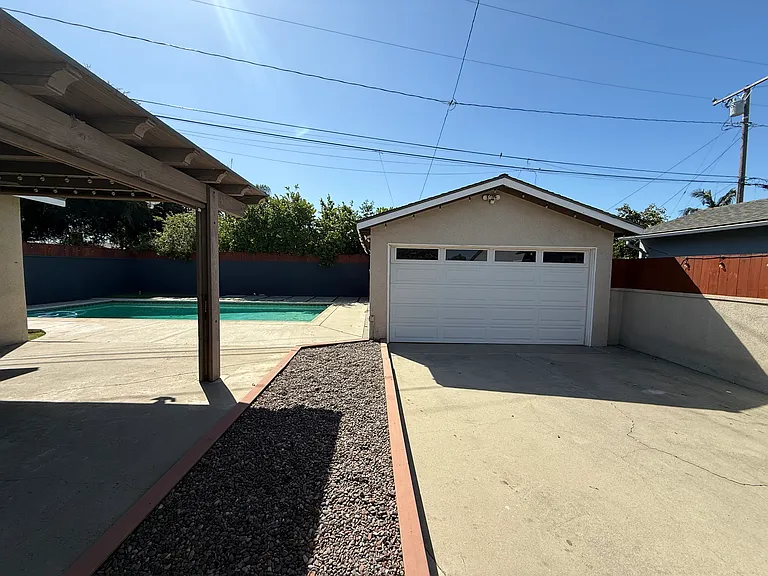 9238 Badminton Ave — Photo 10