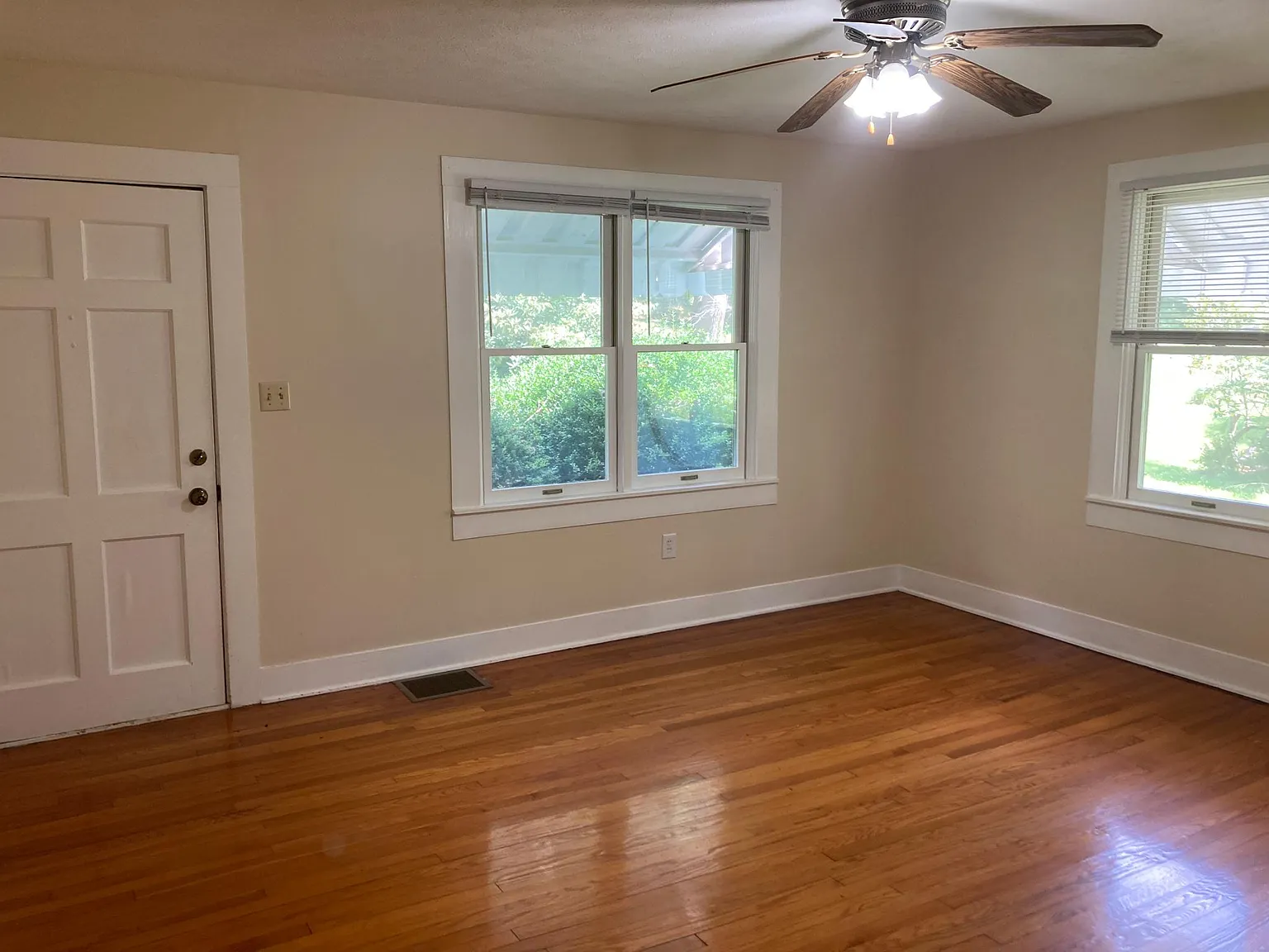 2 bed, 1060 sqft, $2,000 — Photo 4