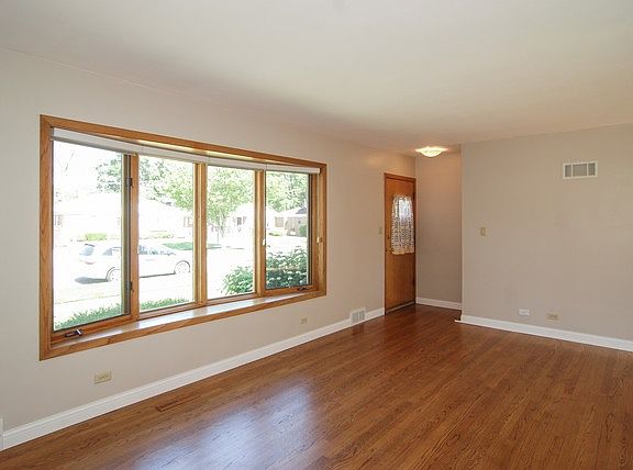 3rd image of 1875 Mandel Ave