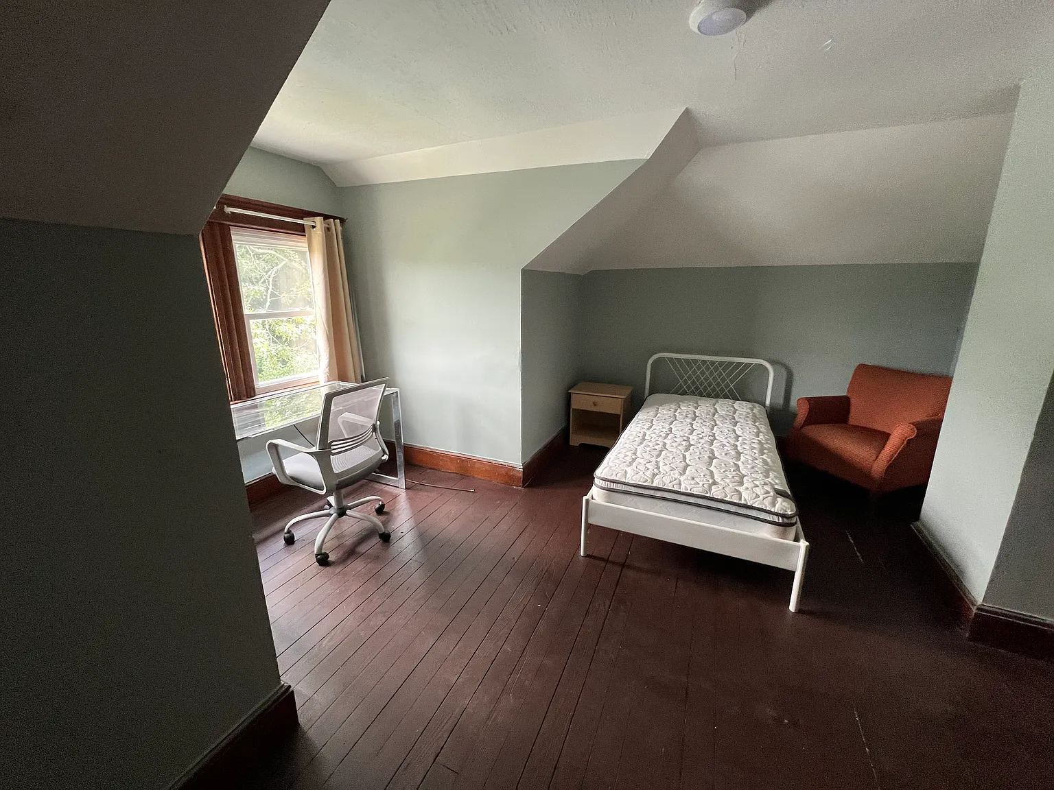 4 bed, 1500 sqft, $1,900 — Photo 4