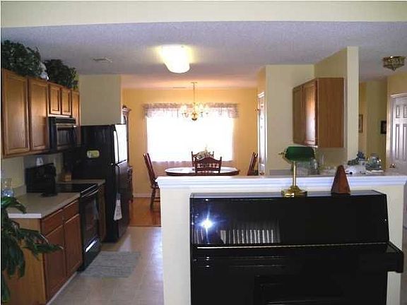 5th image of 105 Creek Bend Dr