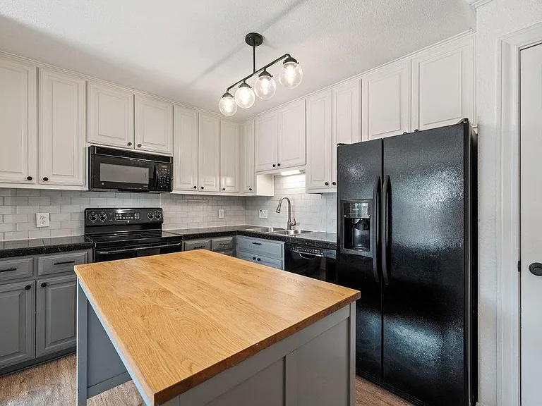 2500 Steck Ave #32 — Photo 7
