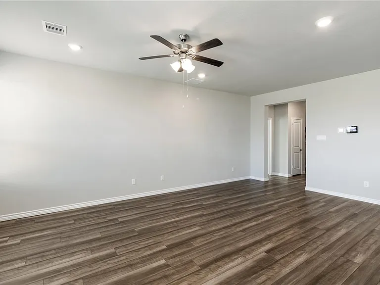 1160 Verona Dr — Photo 11