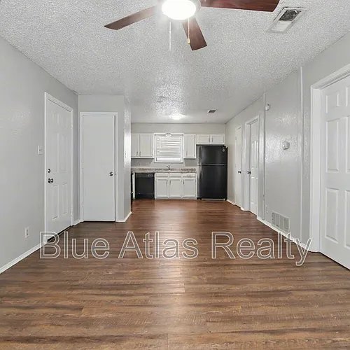 2511 W Prairie St Photo 1