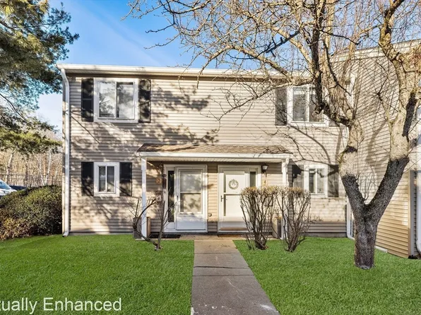 4 Village Brook Ln #4, Natick, MA 01760