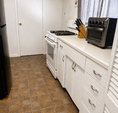 5th image of 142 Island Ave