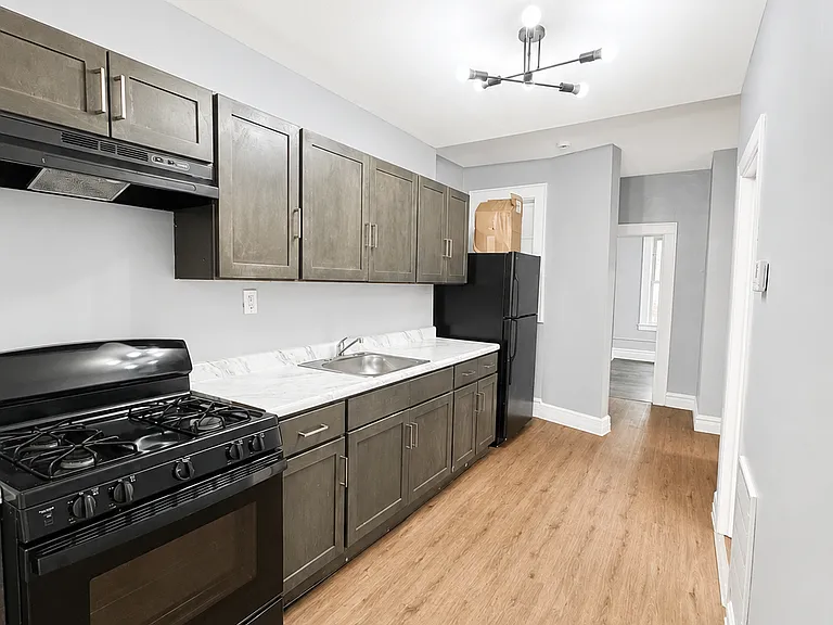 917 Grove St #1B — Photo 3